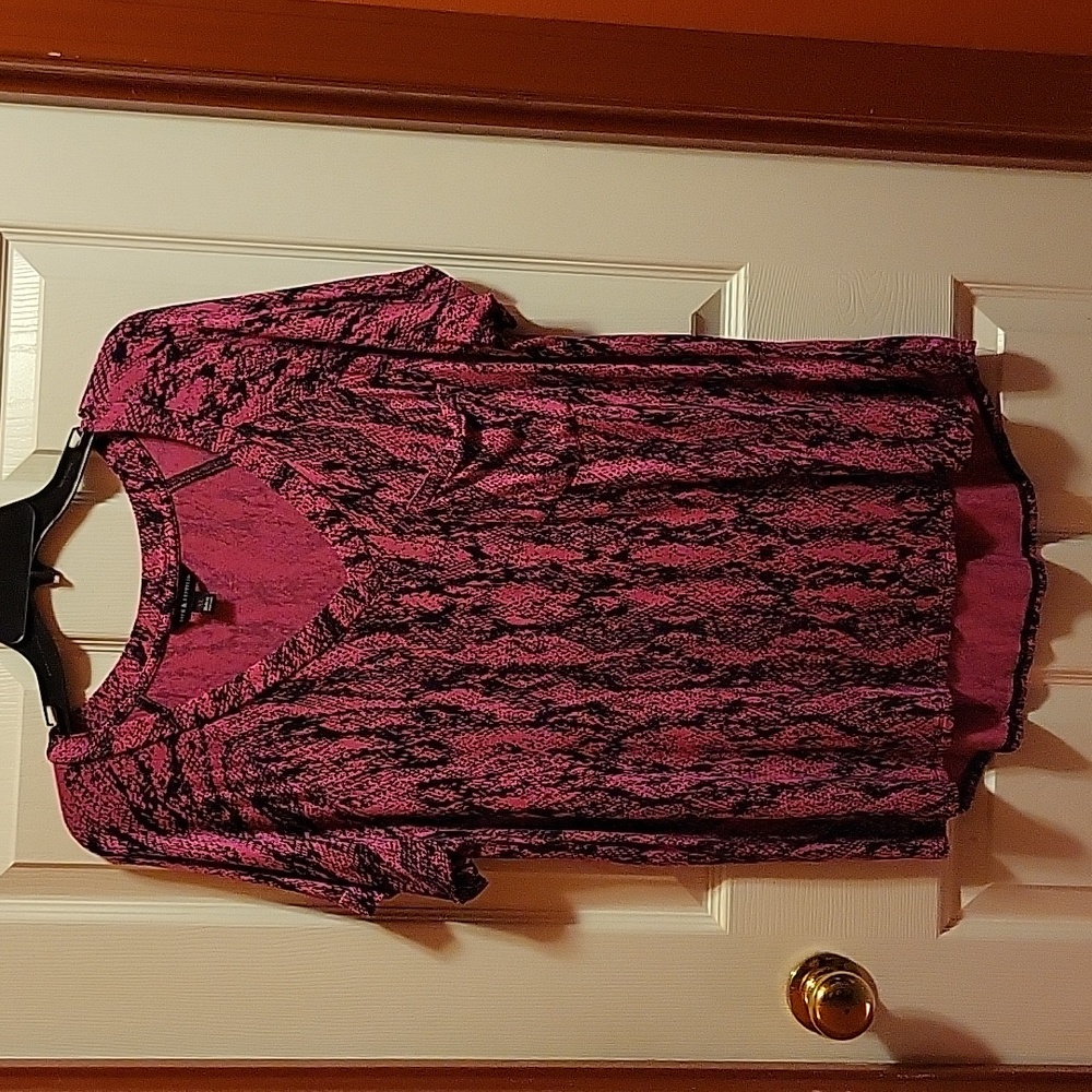 Rock & Republic Women's Pink Snakeskin Print Short Sleeved Top Size XL